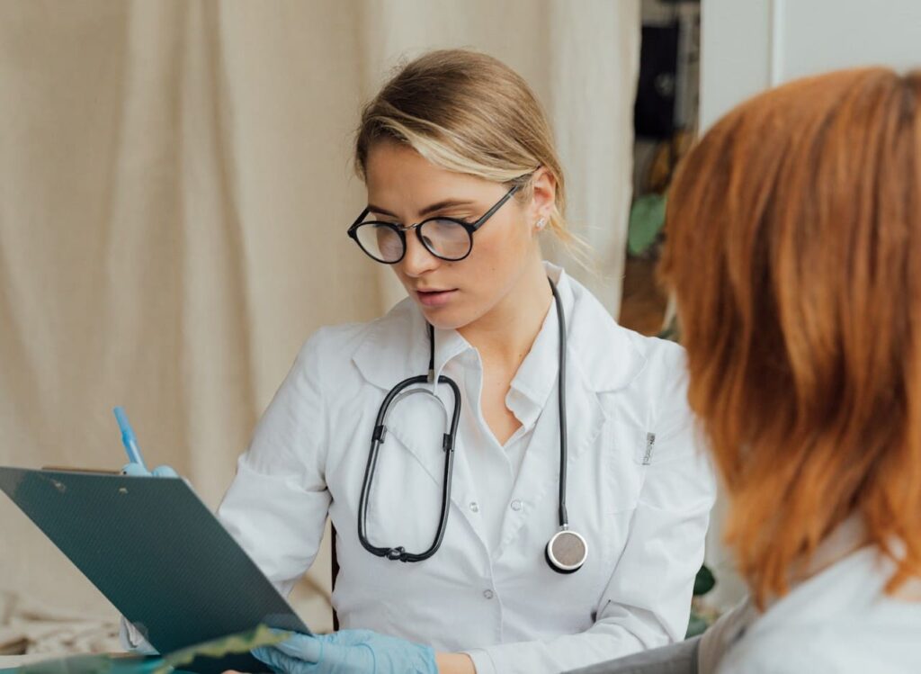 Cover picture: A patient is unsure about what to tell the doctor